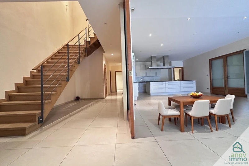 Propriété - 337 m² - 5 pièces