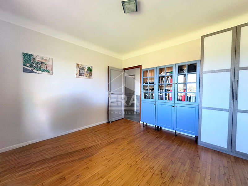 Maison - 270 m² - 9 pièces