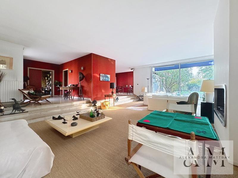 Maison - 227 m² - 9 pièces