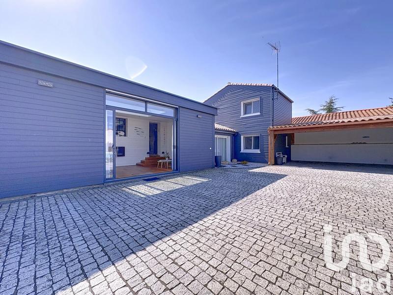 Maison - 185 m² - 8 pièces