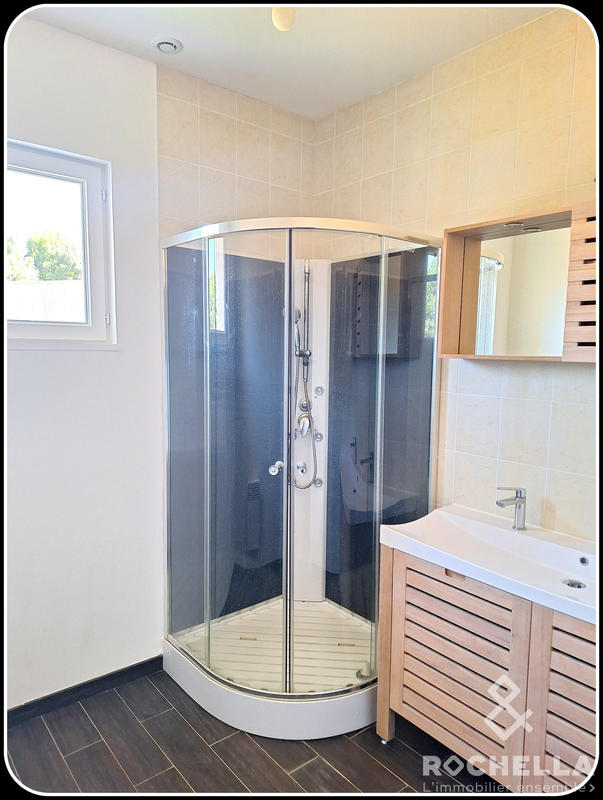 Maison - 220 m² - 8 pièces