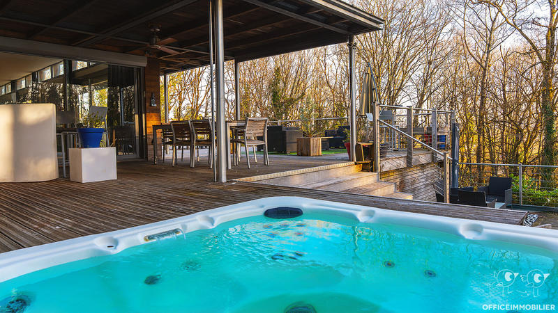 Maison - 202 m² - 7 pièces