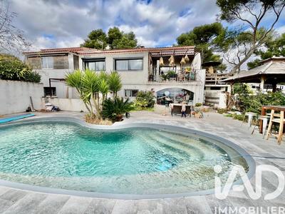 Maison - 267 m² - 11 pièces