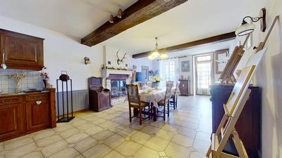 Maison - 248 m² - 8 pièces