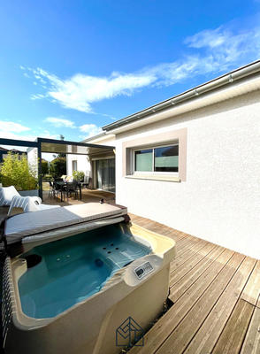 Maison - 105 m² - 4 pièces