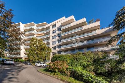 Appartement - 140 m² - 6 pièces