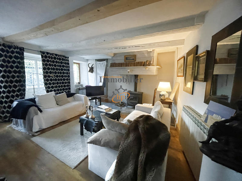 Propriété - 305 m² - 11 pièces