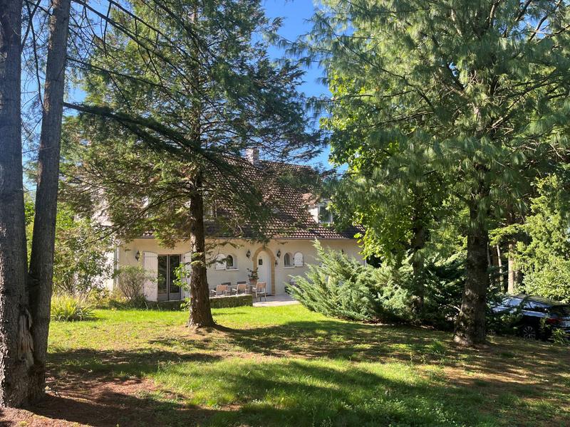 Maison traditionnelle - 167 m² - 8 pièces