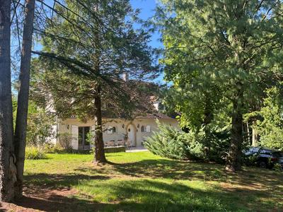 Maison traditionnelle - 167 m² - 8 pièces