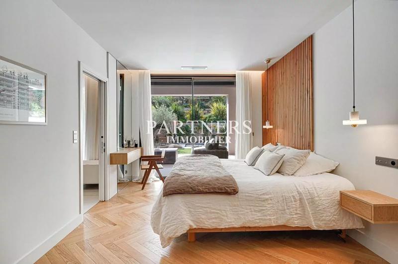 Maison - 350 m² - 6 pièces