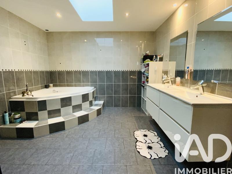 Maison - 211 m² - 6 pièces