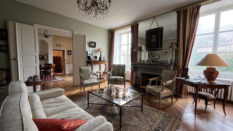 Maison - 240 m² - 8 pièces