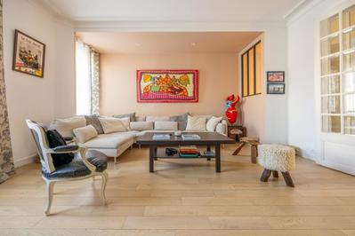 Maison - 240 m² - 10 pièces