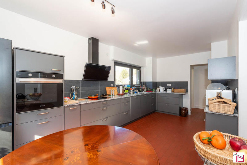 Maison - 222 m² - 6 pièces