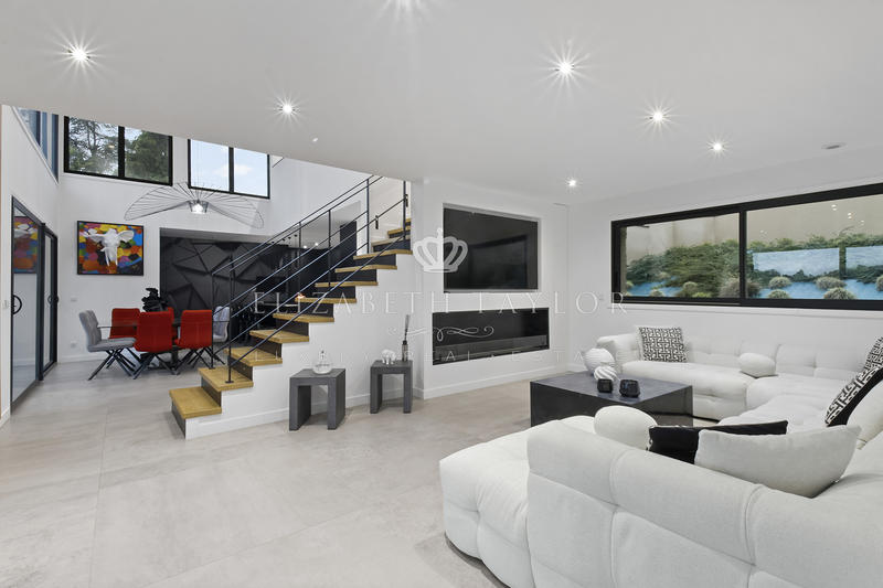 Propriété - 310 m² - 10 pièces