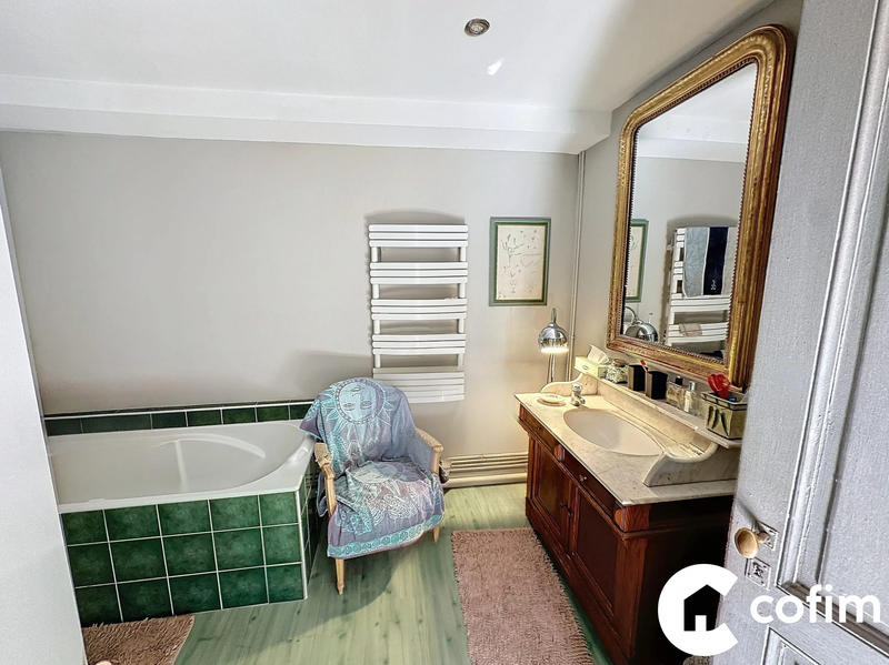 Maison - 230 m² - 6 pièces