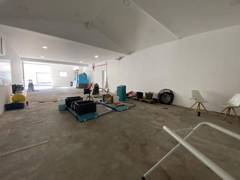 Local commercial - 130 m² - 7 pièces