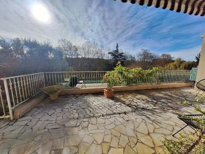 Maison - 225 m² - 9 pièces