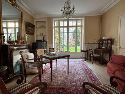 Maison - 244 m² - 8 pièces