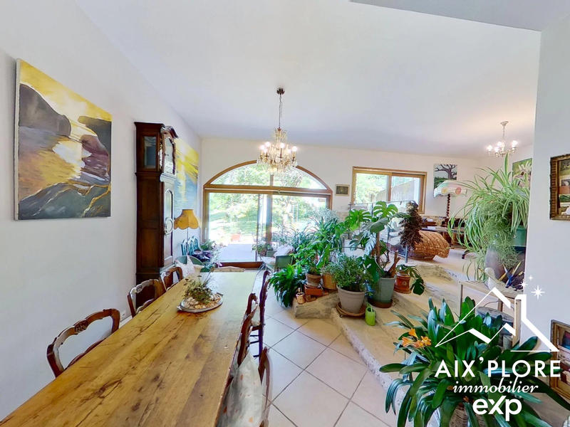 Maison traditionnelle - 248 m² - 7 pièces