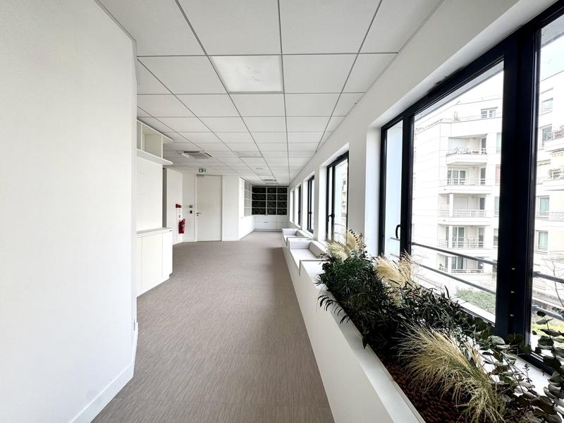 Bureau - 543 m²