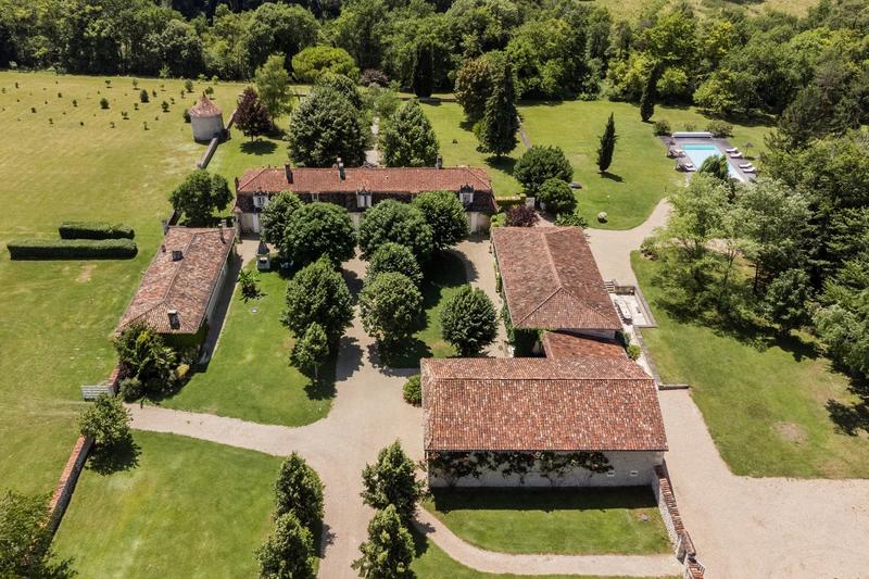 Maison - 509 m² - 12 pièces