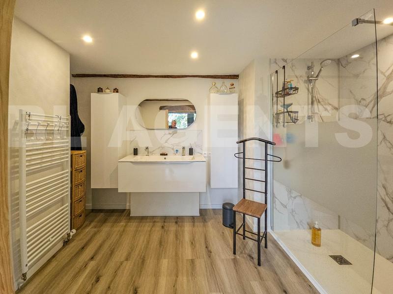 Maison en pierre - 282 m² - 9 pièces