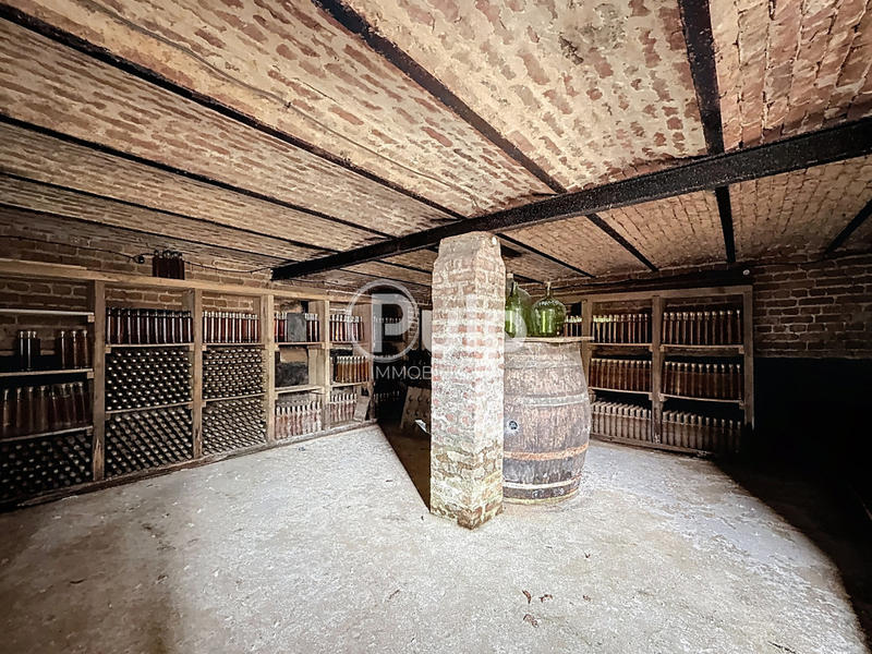 Demeure - 249 m² - 13 pièces