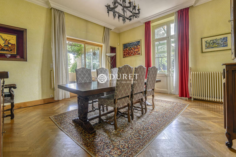 Maison - 214 m² - 10 pièces