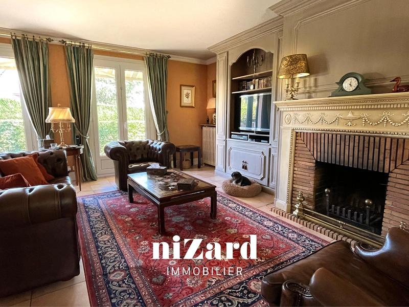 Maison traditionnelle - 171 m² - 7 pièces