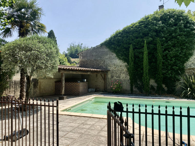 Maison - 202 m² - 7 pièces