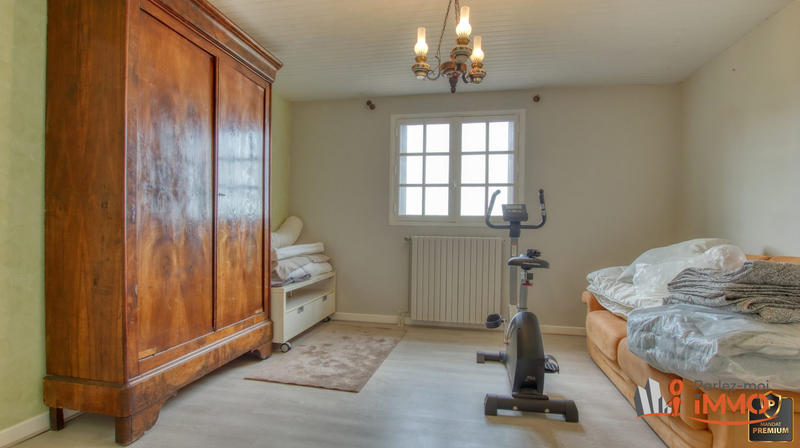 Maison traditionnelle - 268 m² - 10 pièces