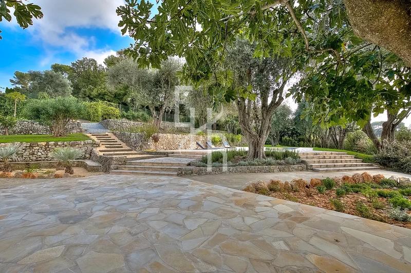 Maison - 295 m² - 7 pièces