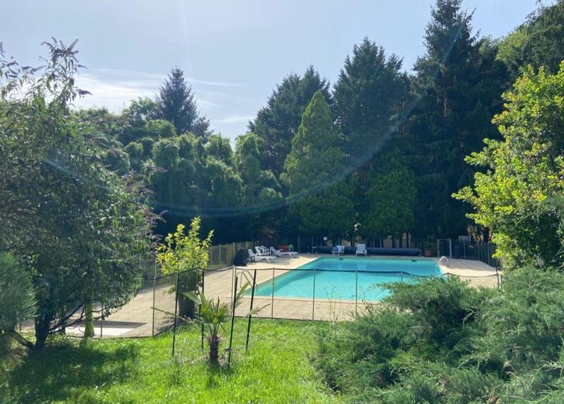 Maison - 447 m² - 16 pièces