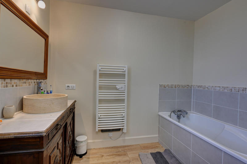 Maison - 374 m² - 13 pièces