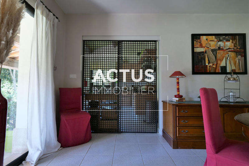 Maison - 210 m² - 7 pièces