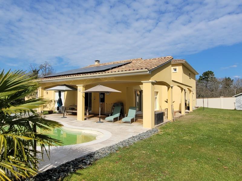 Maison - 210 m² - 9 pièces