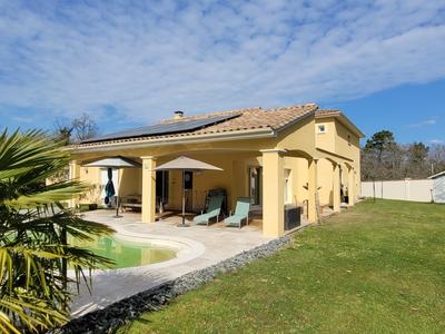 Maison - 210 m² - 9 pièces