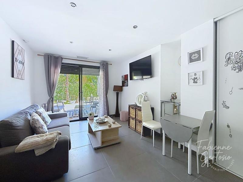 Maison - 240 m² - 7 pièces