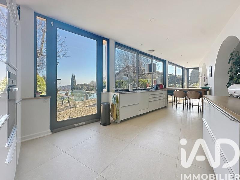 Maison - 247 m² - 9 pièces