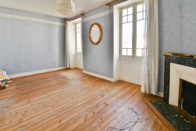 Maison - 220 m² - 12 pièces