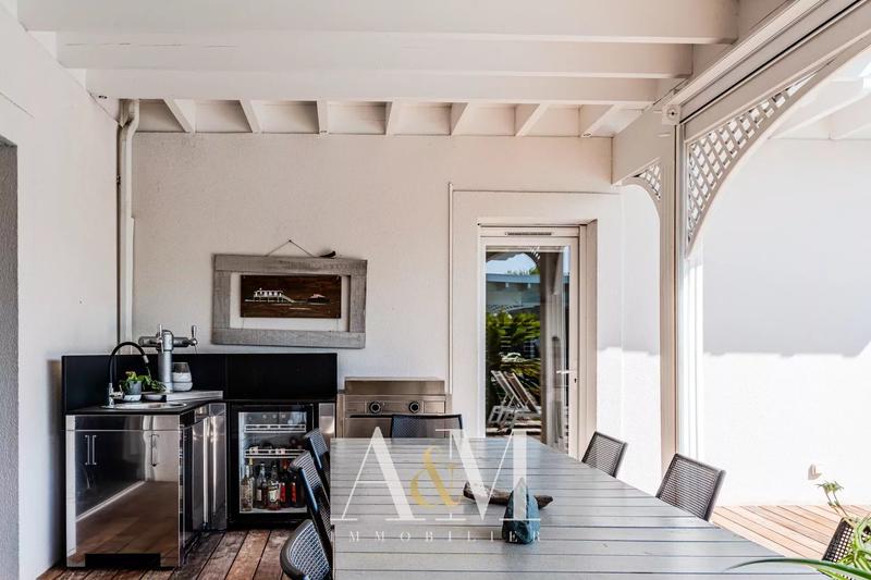 Maison - 350 m² - 10 pièces