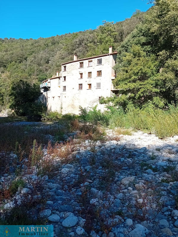 Maison - 330 m² - 15 pièces