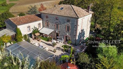 Maison de maîtres - 450 m² - 12 pièces