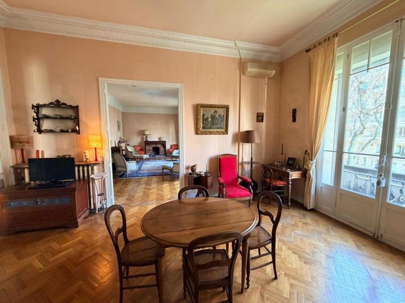 Appartement - 204 m² - 6 pièces