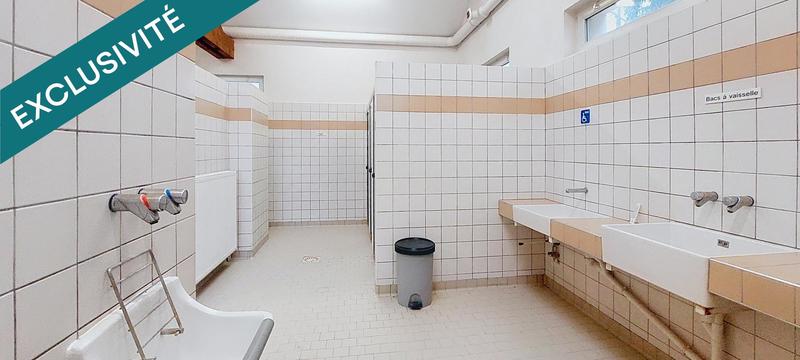 Local commercial - 142 m² - 7 pièces