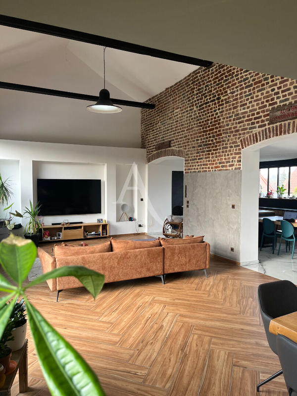 Maison - 236 m² - 8 pièces