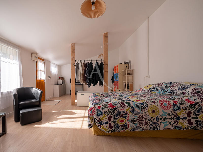 Maison - 330 m² - 8 pièces