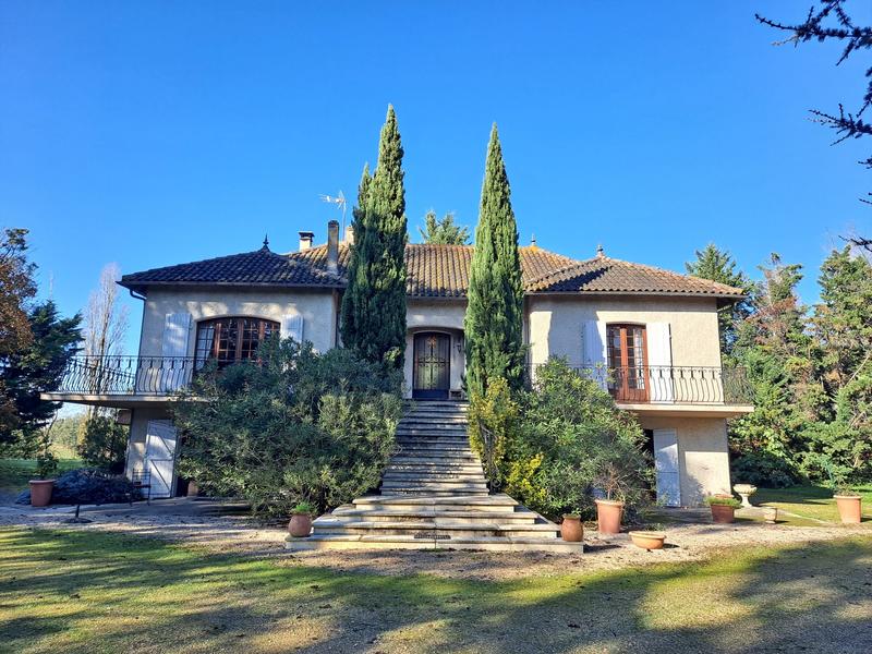 Maison - 224 m² - 9 pièces