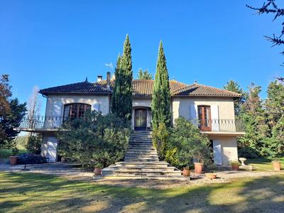 Maison - 224 m² - 9 pièces